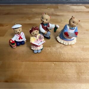 Vintage 1993 Hallmark Keepsake Ornaments The Bearingers Lot of 4 Family Bears